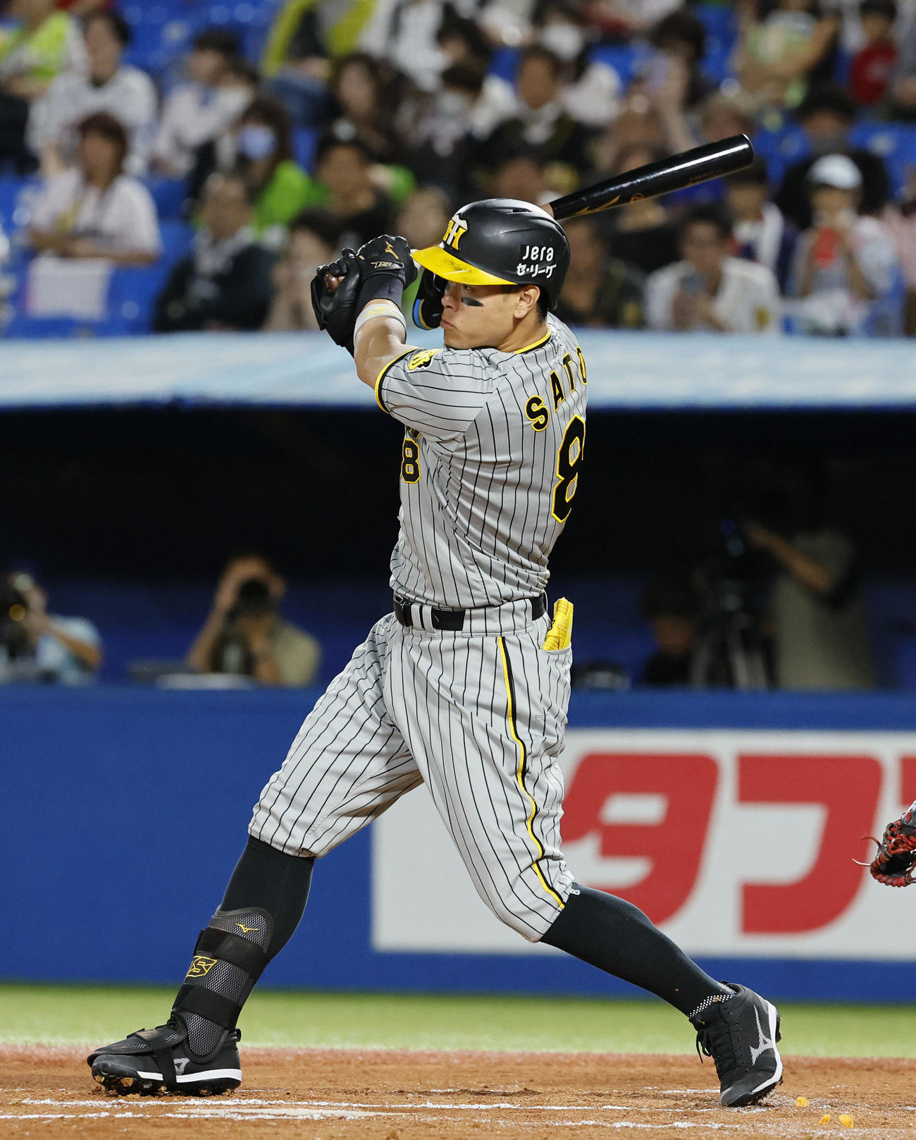 ヤクルト対阪神　1回表阪神1死、佐藤輝は中前打を放つ（撮影・藤尾明華）