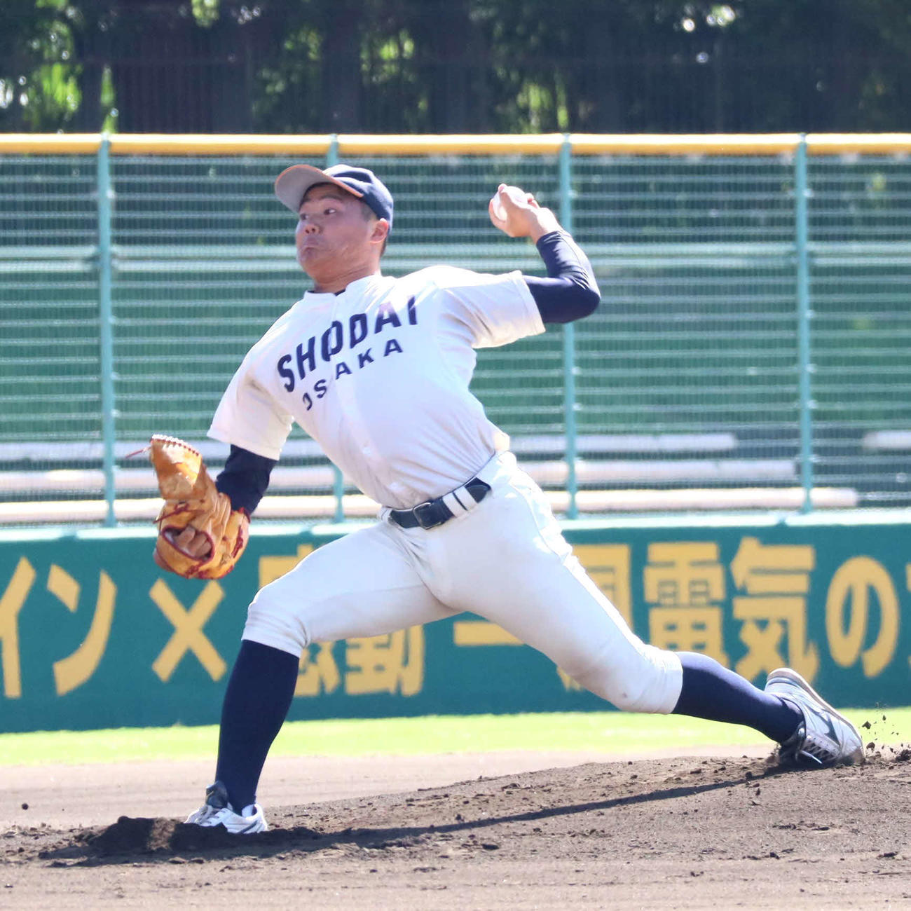 関西6大学野球連盟秋季リーグ戦　龍谷大対大商大　龍谷大戦で完封勝利した大商大の高太一投手（撮影・村松万里子）