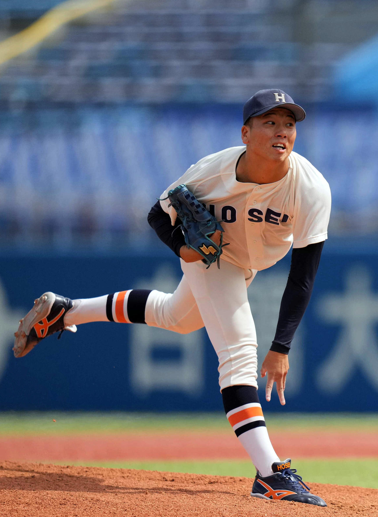 法大対慶大　法大先発の尾崎（撮影・狩俣裕三）