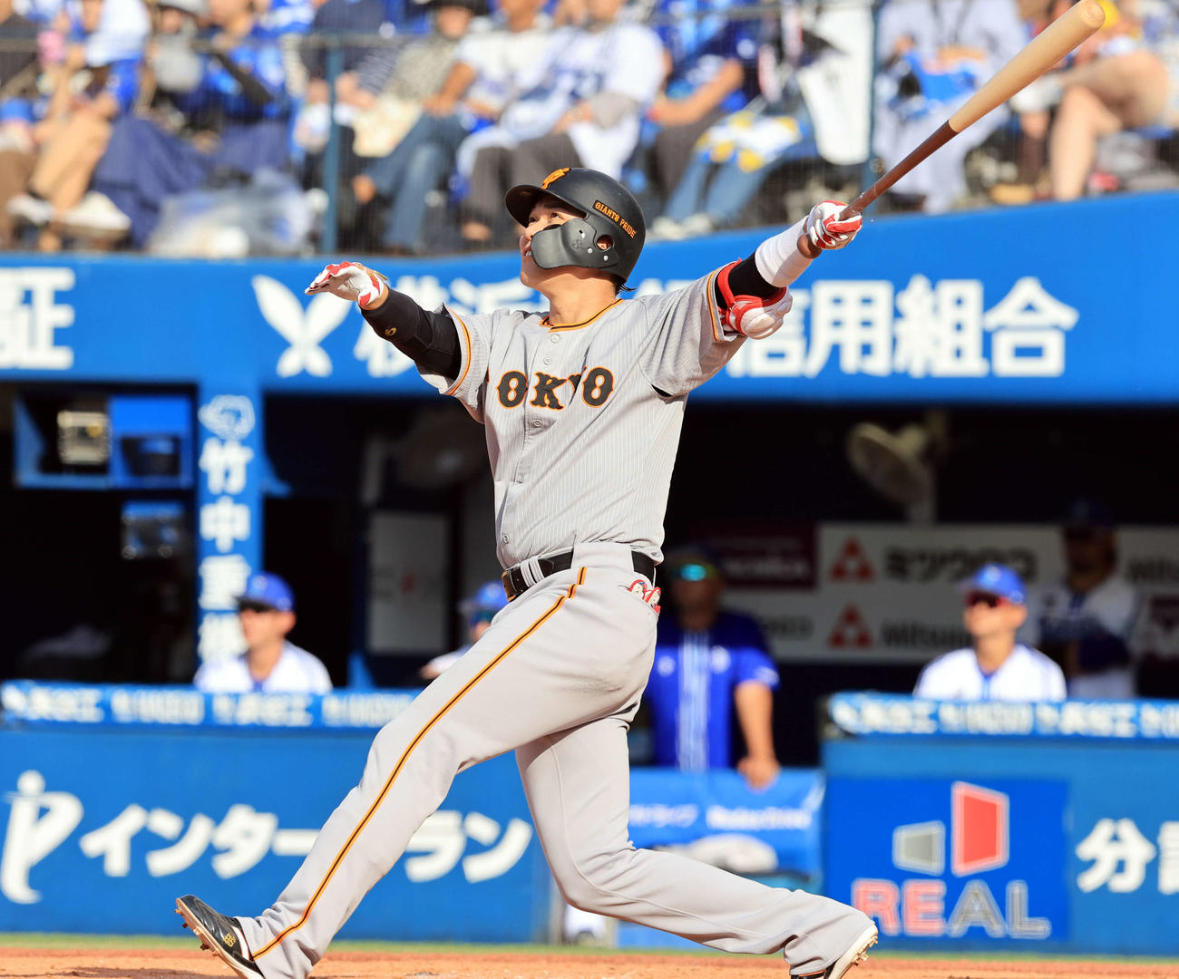 DeNA対巨人　5回表巨人1死三塁、坂本は左越え2点本塁打で通算1000打点を達成する（撮影・浅見桂子）