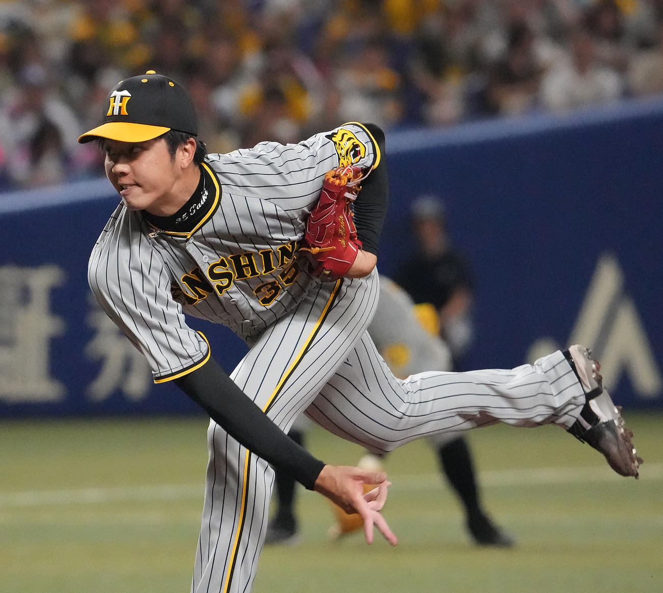 中日対阪神　力投する阪神先発の才木（撮影・森本幸一）