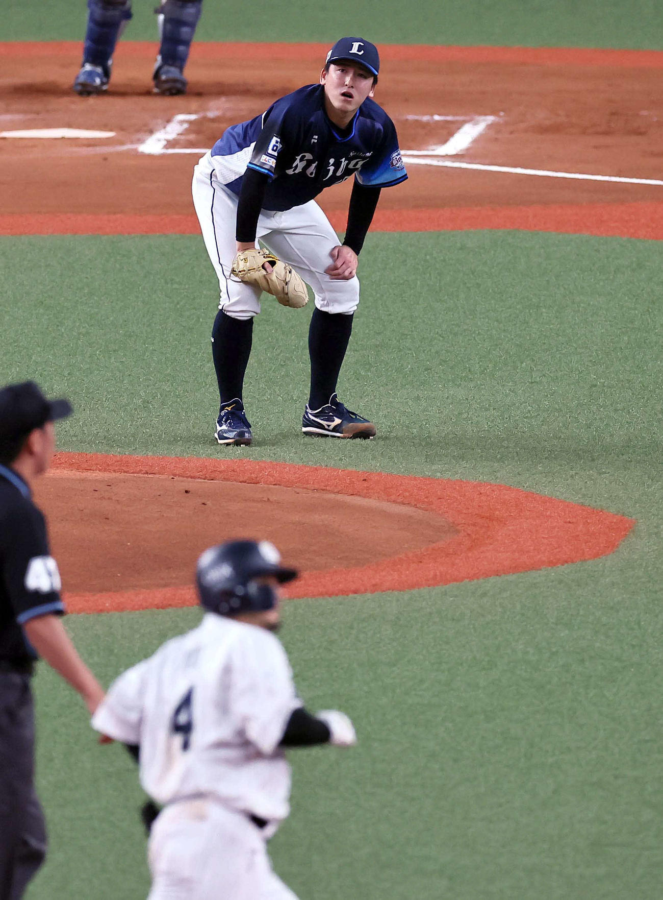 オリックス対西武　6回裏オリックス1死、隅田（後方）は森に左越え先制ソロ本塁打を浴びる（撮影・上田博志）