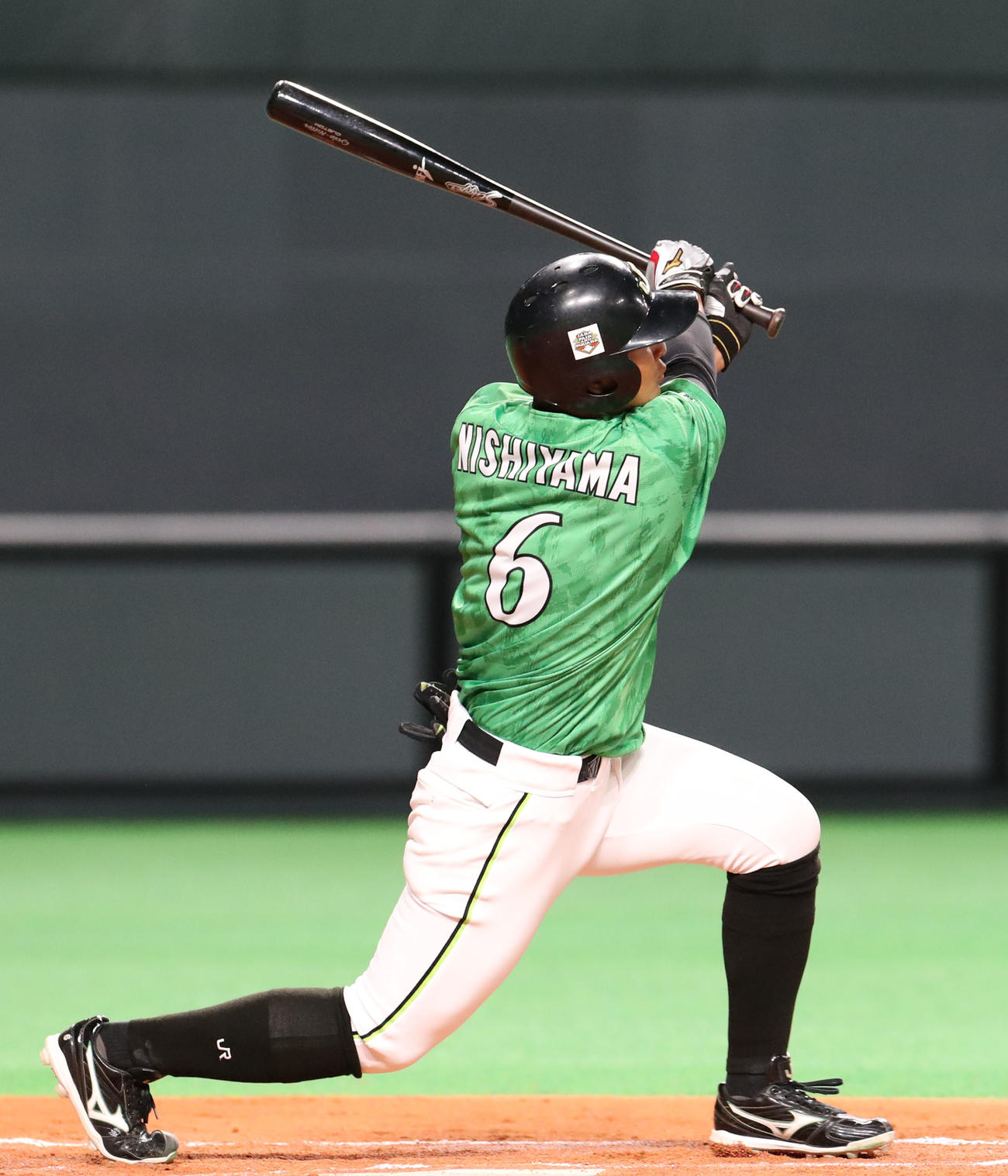 北海道ガス対JR北海道クラブ　6回裏JR北海道クラブ2死一、三塁、西山は適時二塁打を放つ（撮影・佐藤翔太）
