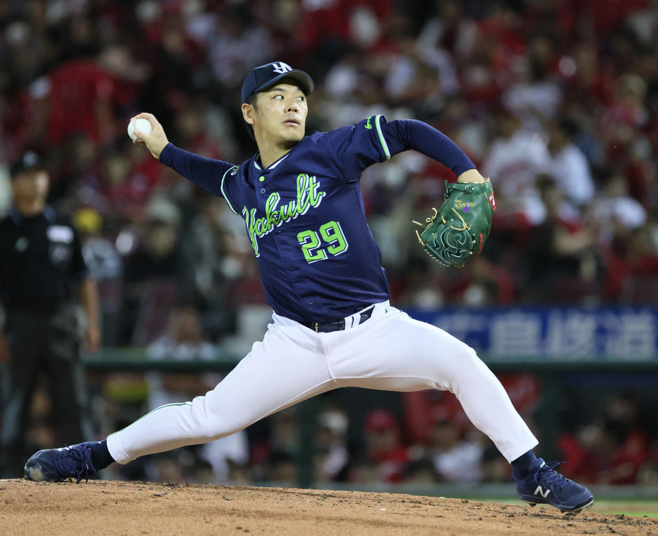 広島対ヤクルト　8回裏広島、好投する小川（撮影・加藤孝規）