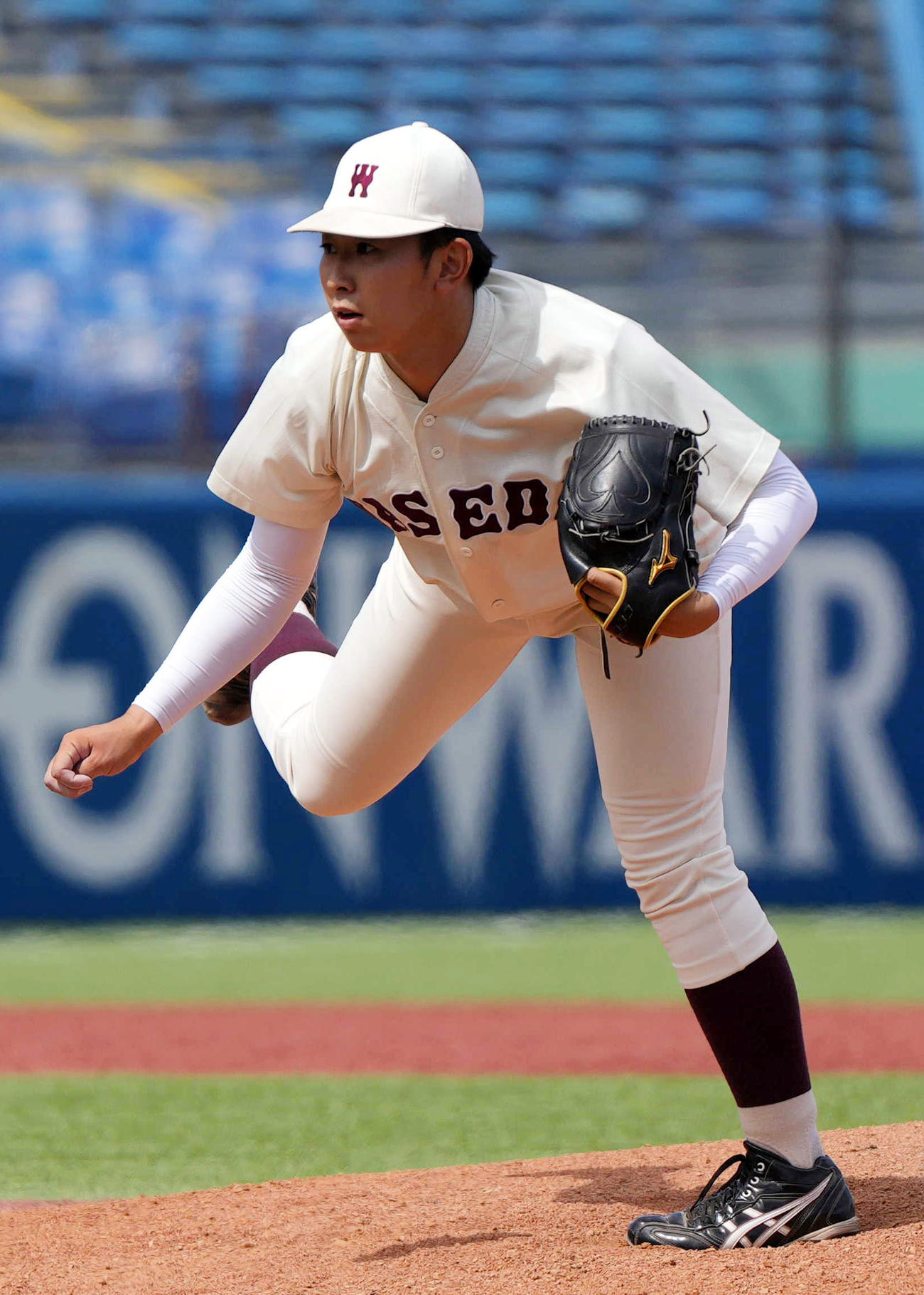 明大対早大　7回表から登板する早大2番手の伊藤樹（撮影・狩俣裕三）