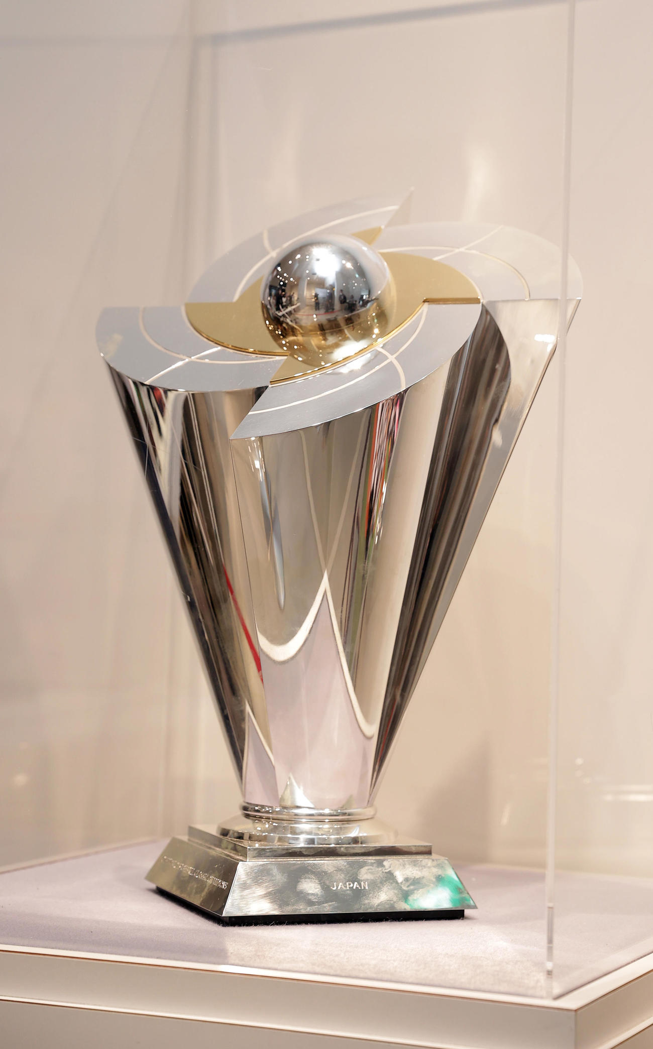 WBCの優勝トロフィー（23年4月18日撮影）