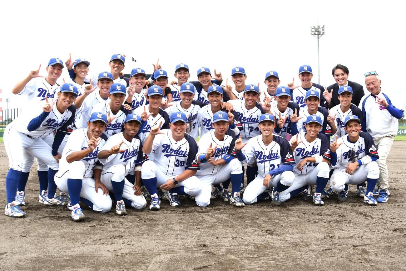 6季連続36度目の優勝を果たした東農大北海道のメンバー（撮影・石井翔太）