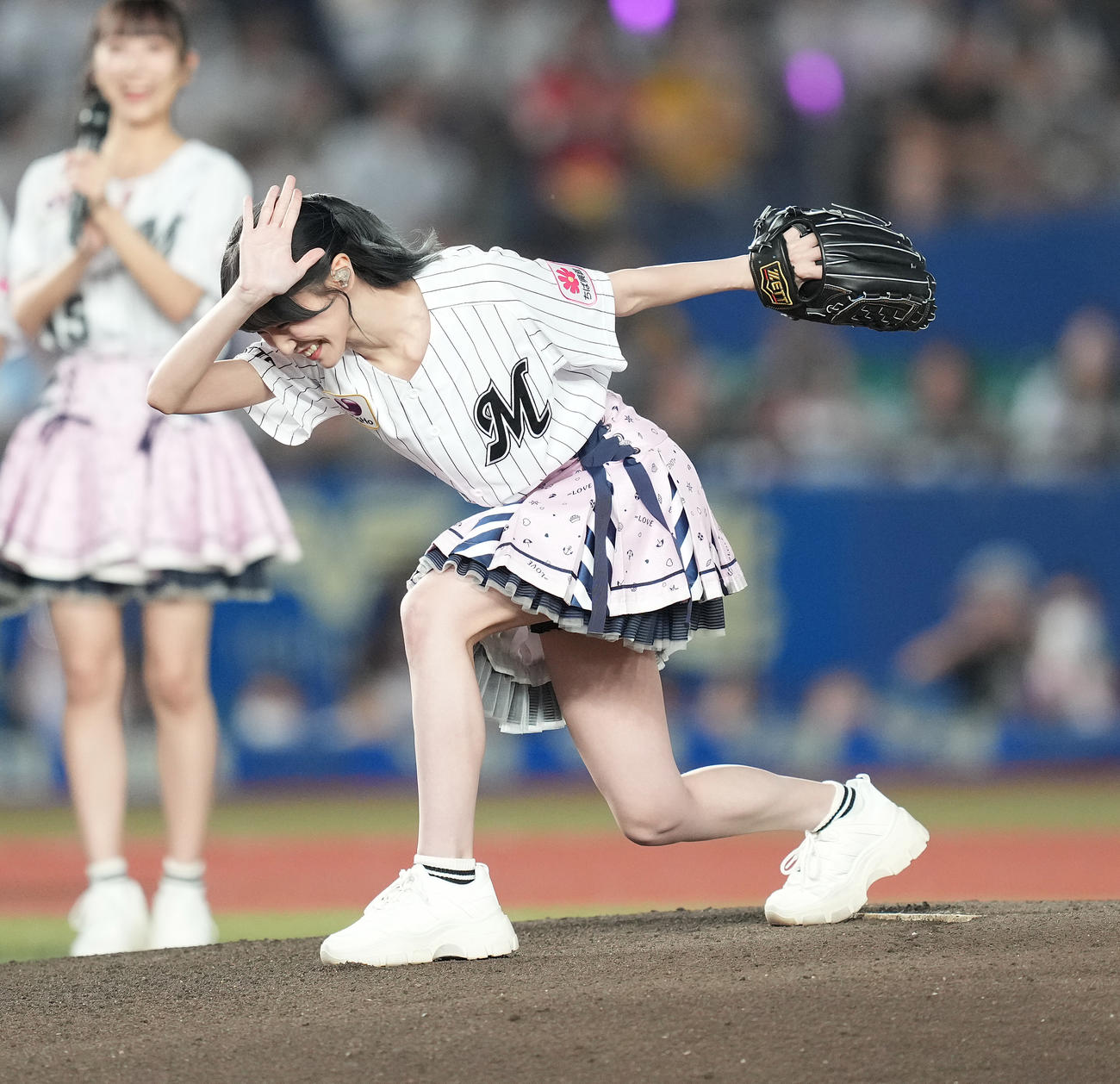 ロッテ対ソフトバンク　セレモニアルピッチを行う＝LOVE野口衣織（撮影・鈴木みどり）