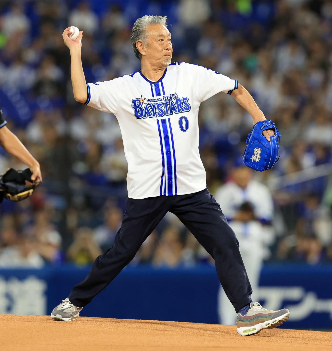 DeNA対巨人　始球式を務める高田純次（撮影・浅見桂子）