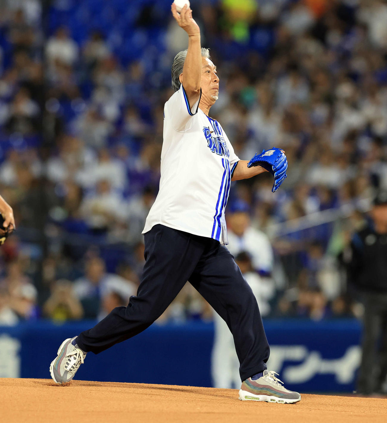 DeNA対巨人　始球式を務める高田純次（撮影・浅見桂子）