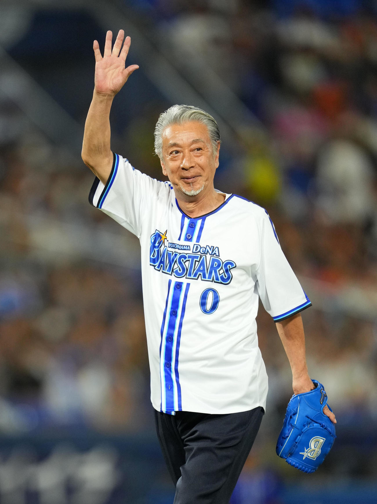 DeNA対巨人　始球式に登場した高田純次（撮影・横山健太）