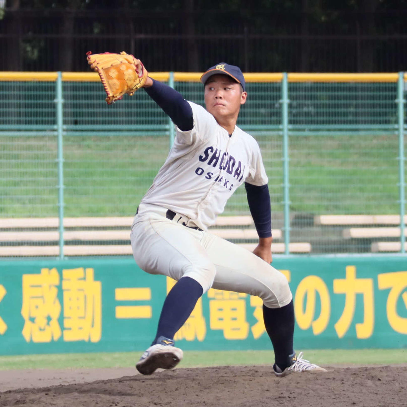 関西6大学野球連盟秋季リーグ戦　龍谷大対大商大　龍谷大戦で8回に登板した大商大の高太一投手（撮影・村松万里子）