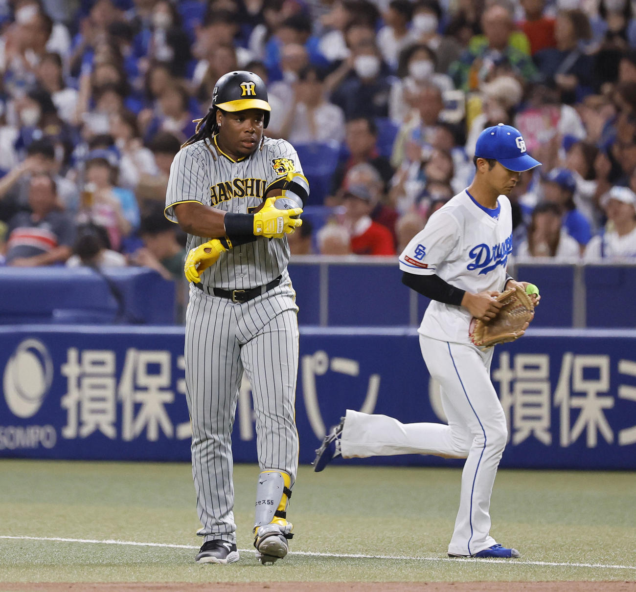 中日対阪神　3回表阪神2死、遊ゴロに倒れたミエセス（撮影・藤尾明華）