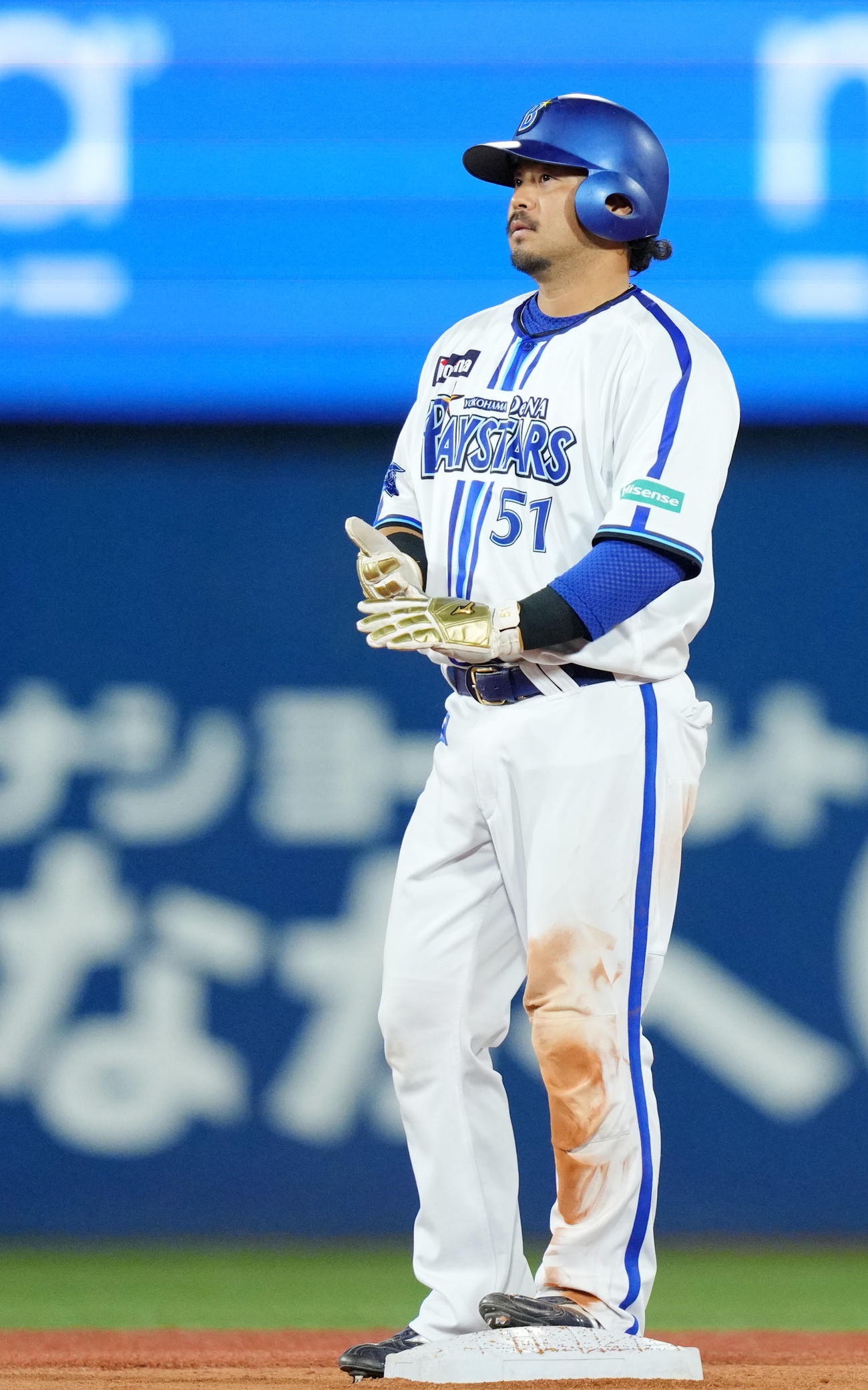 DeNA対巨人　4回裏DeNA1死一塁、二盗を決める宮崎（撮影・横山健太）