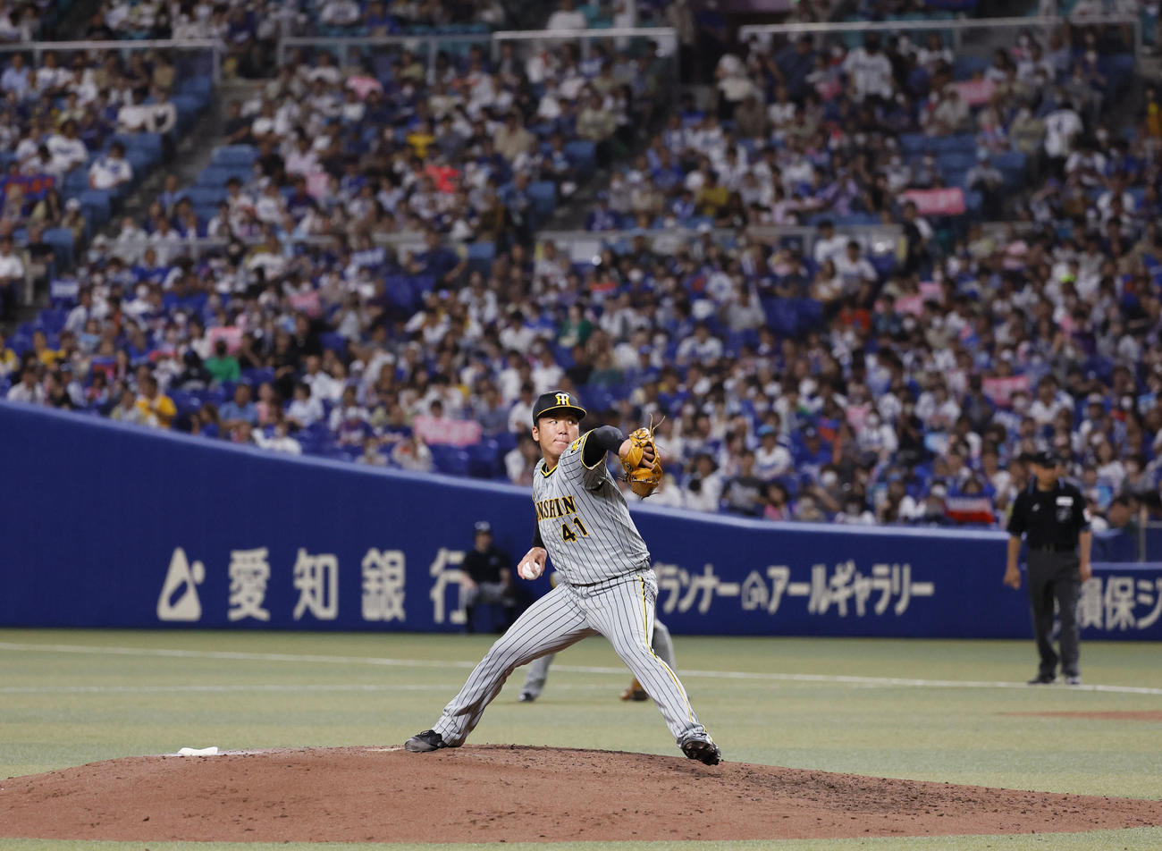 中日対阪神　5回、力投する阪神村上（撮影・藤尾明華）