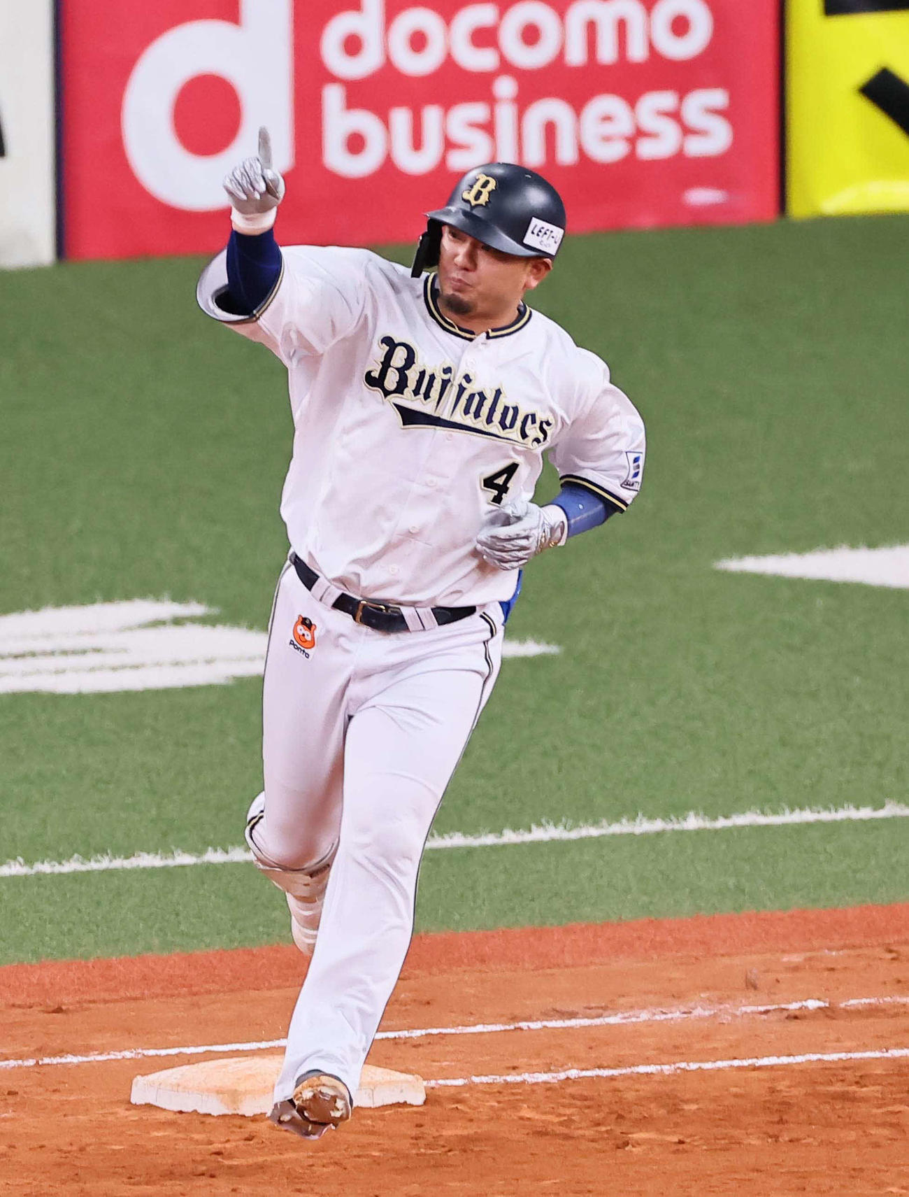 オリックス対西武　8回裏オリックス2死、森は右越えに勝ち越しソロ本塁打を放つ（撮影・上田博志）
