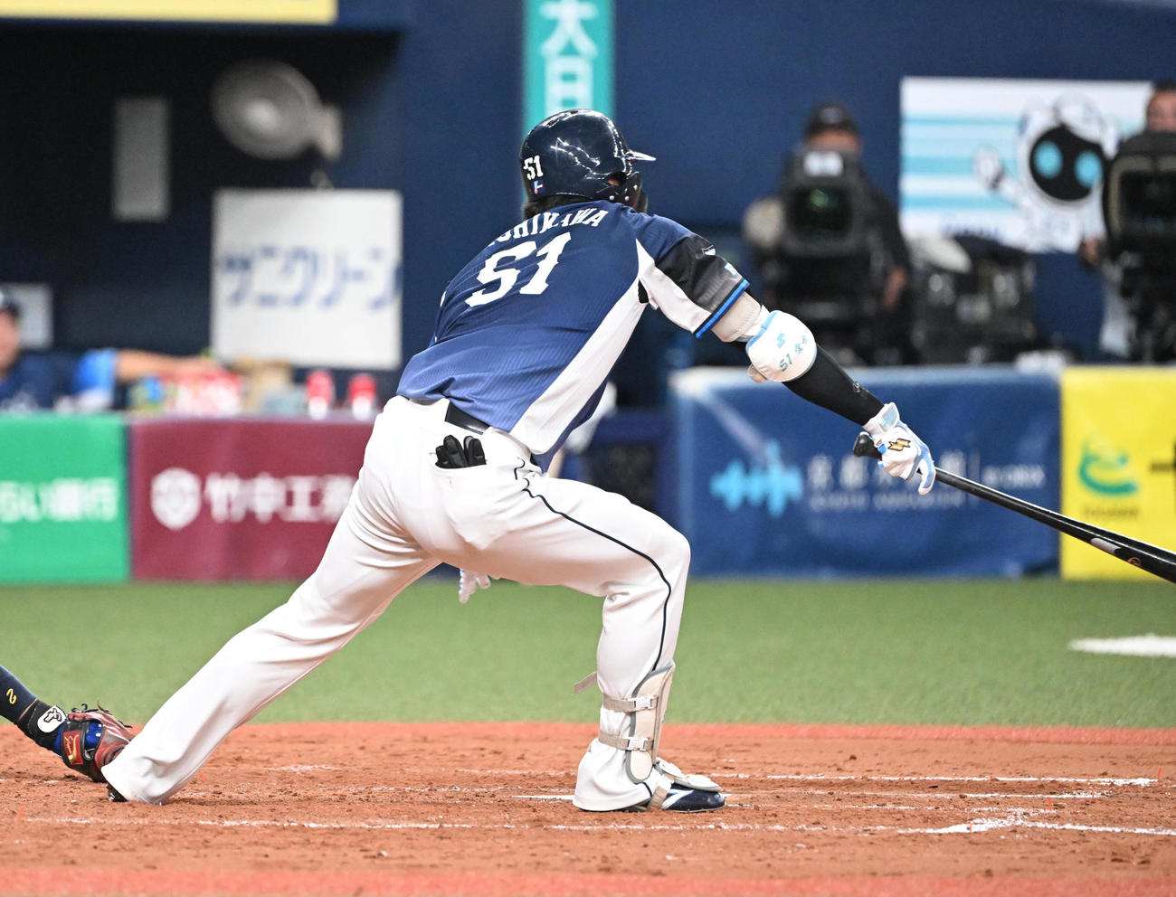 オリックス対西武　4回表西武2死三塁、中前適時打を放つ西川（撮影・和賀正仁）