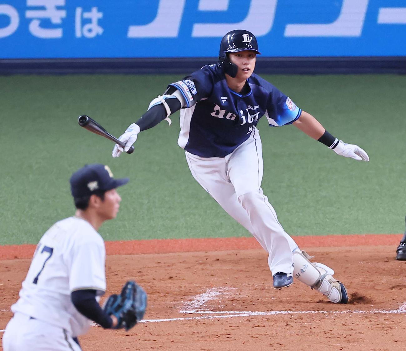オリックス対西武　4回表西武2死三塁、西川は中前に勝ち越し適時打を放つ（撮影・上田博志）