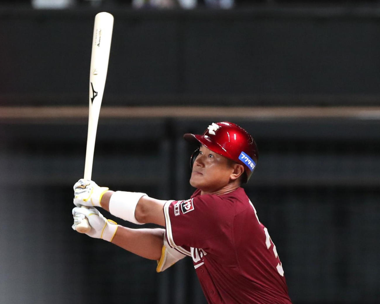 日本ハム対楽天　9回表楽天1死満塁、決勝の左前適時打を放つ銀次（撮影・黒川智章）