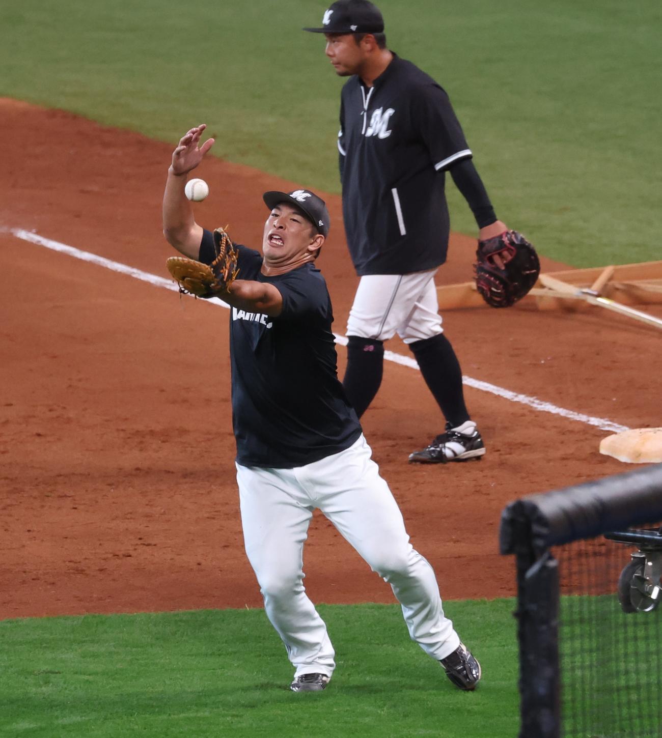 日本ハム対ロッテ　チームに合流しノックを受ける池田（撮影・黒川智章）