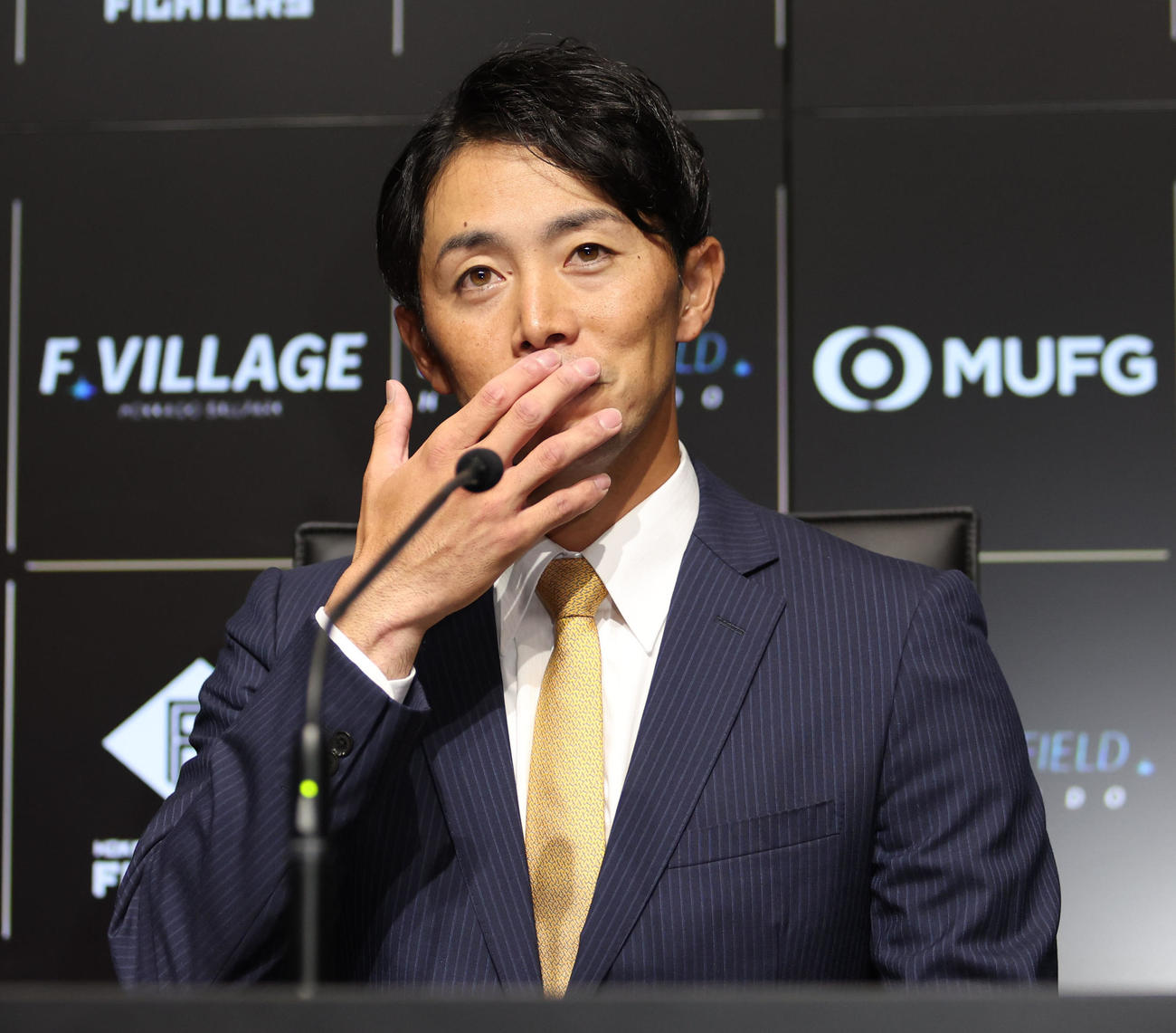 日本ハム対ロッテ　引退会見する日本ハム谷内（撮影・佐藤翔太）