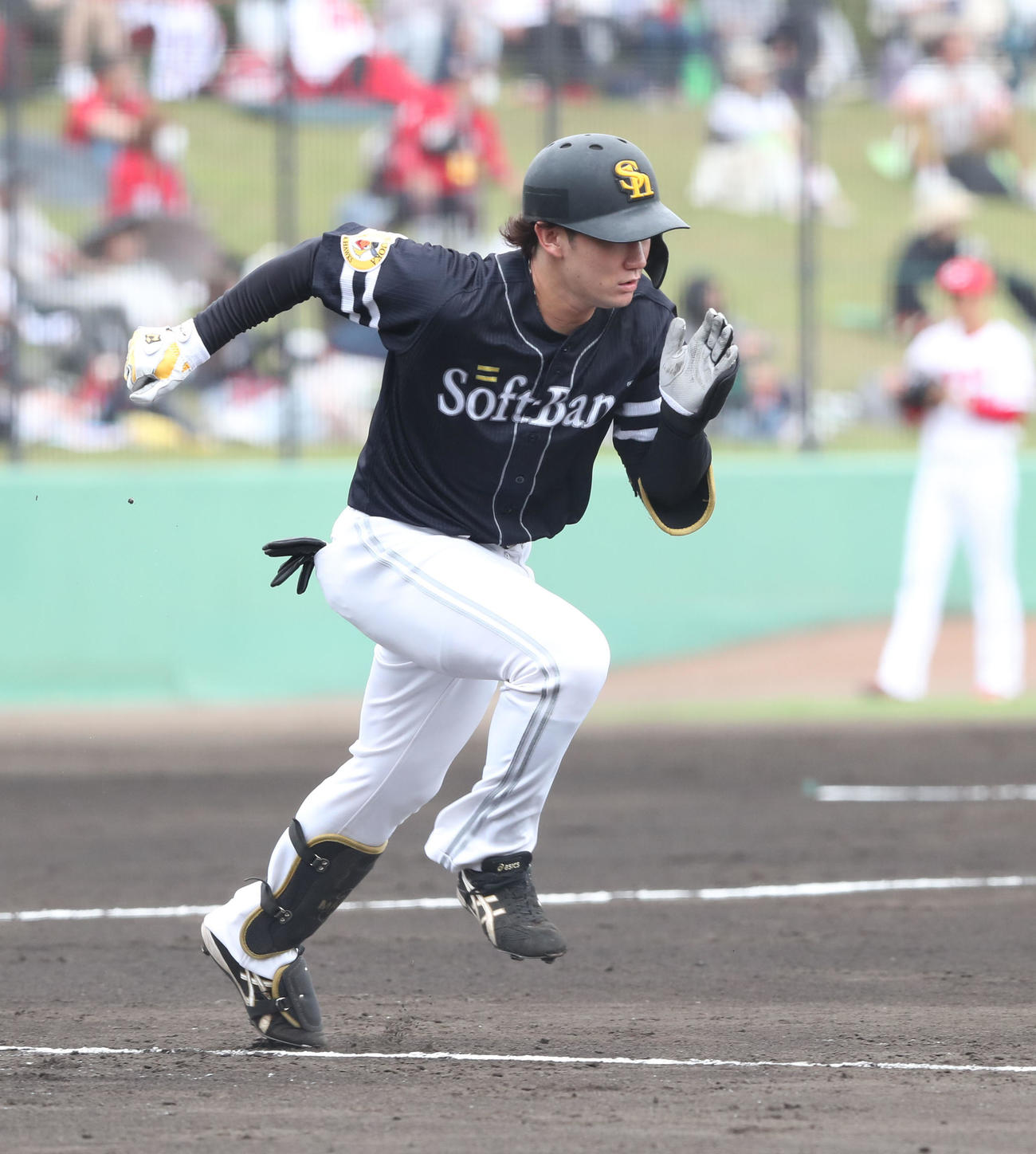 広島対ソフトバンク　3回表ソフトバンク1死、正木智也は左越えに二塁打を放つ（撮影・梅根麻紀）