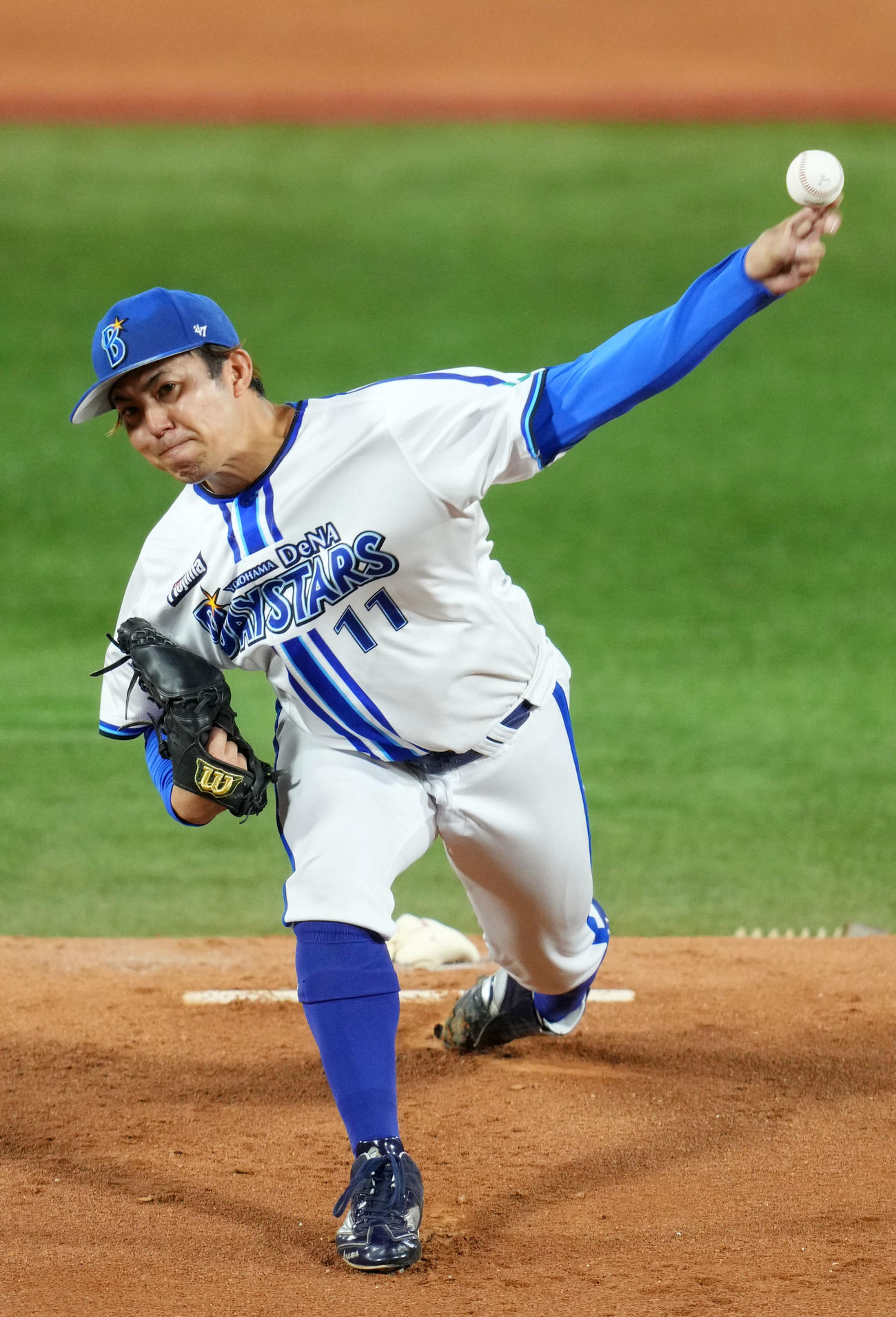 DeNA対巨人　力投するDeNA先発の東（撮影・横山健太）