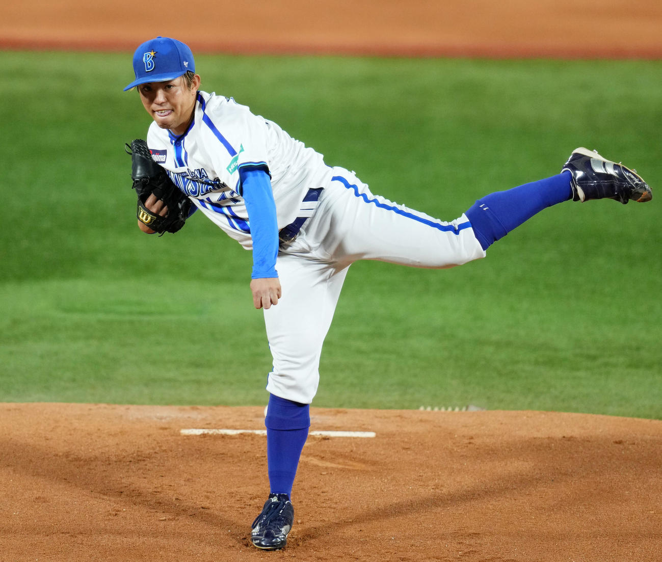 DeNA対巨人　力投するDeNA先発の東（撮影・横山健太）