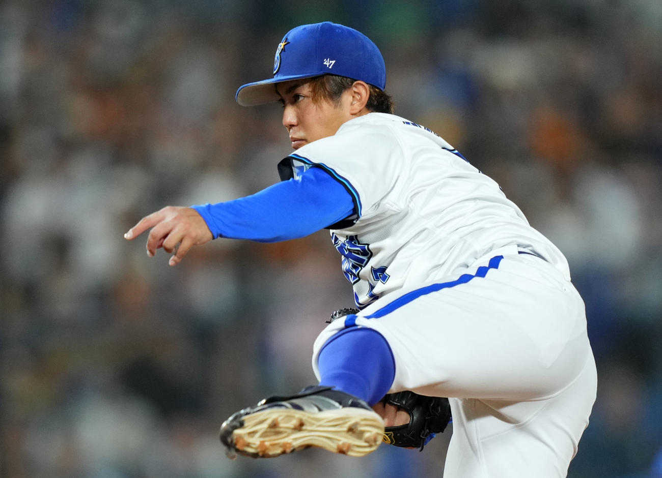 DeNA対巨人　力投するDeNA先発の東（撮影・横山健太）
