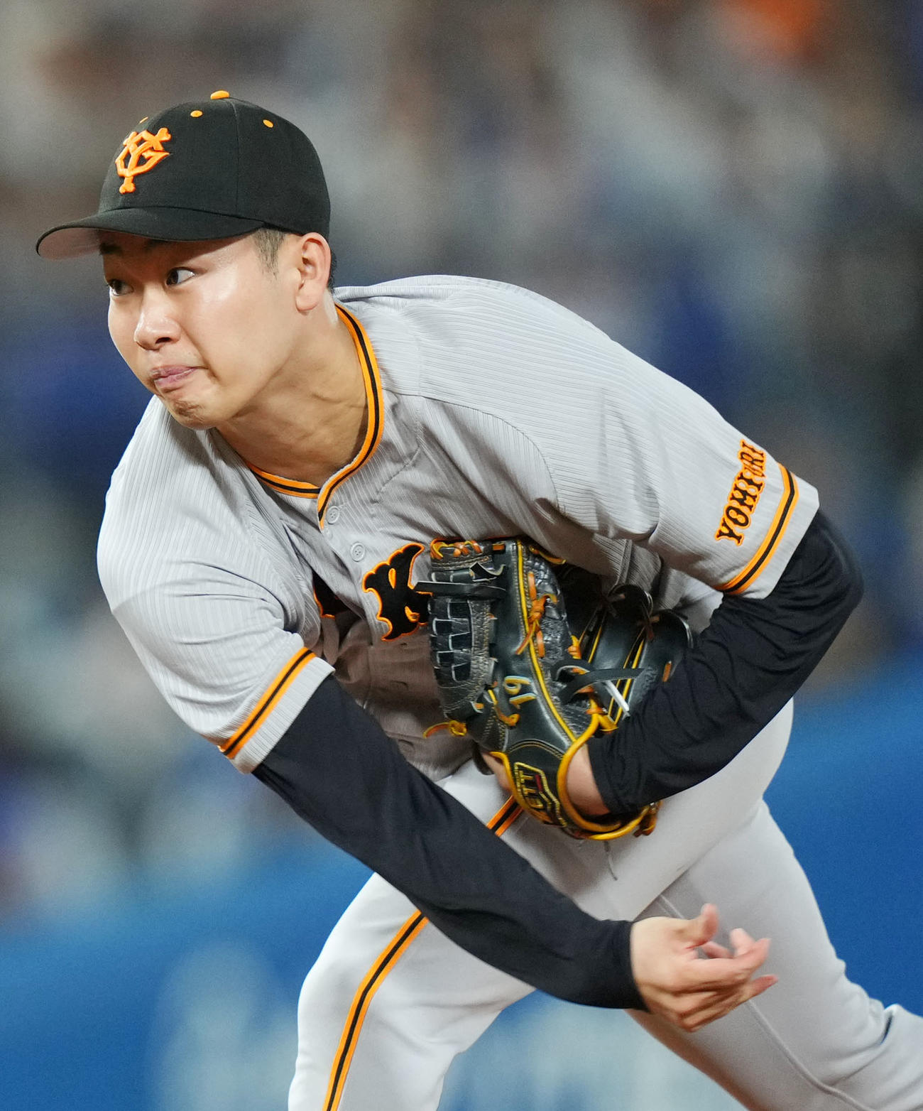DeNA対巨人　力投する巨人先発の山崎伊（撮影・横山健太）