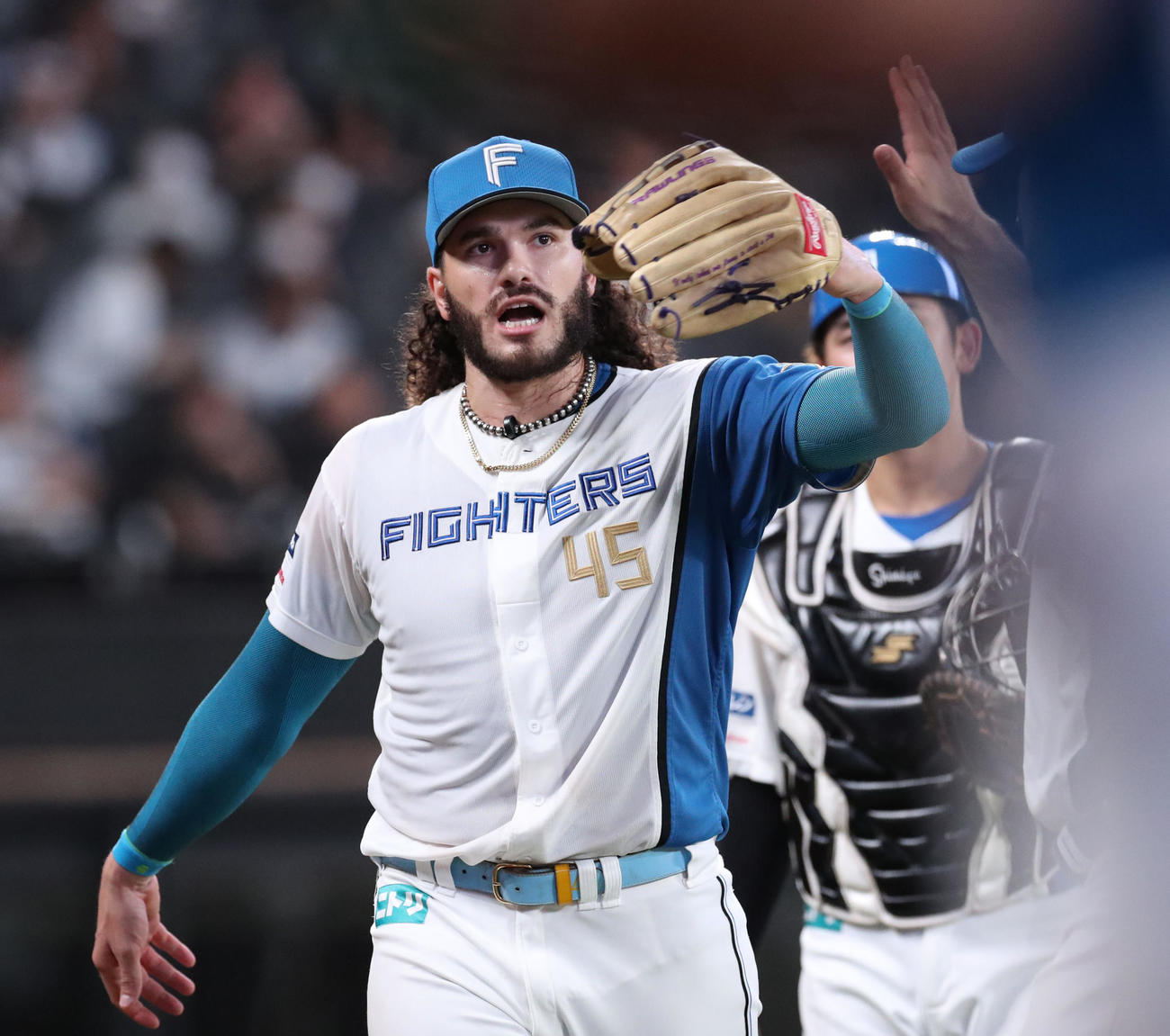 日本ハム対ロッテ　5回表を無失点に抑えベンチに戻るポンセ（撮影・佐藤翔太）