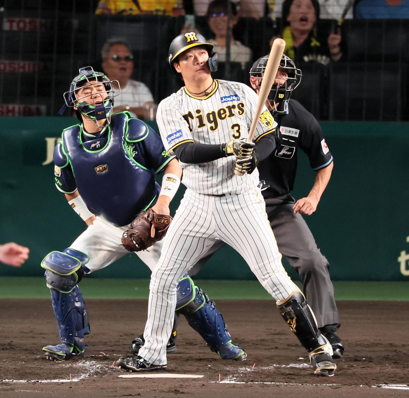 阪神対ヤクルト　4回裏阪神1死二塁、大山は左越え2点本塁打を放つ（撮影・加藤哉）