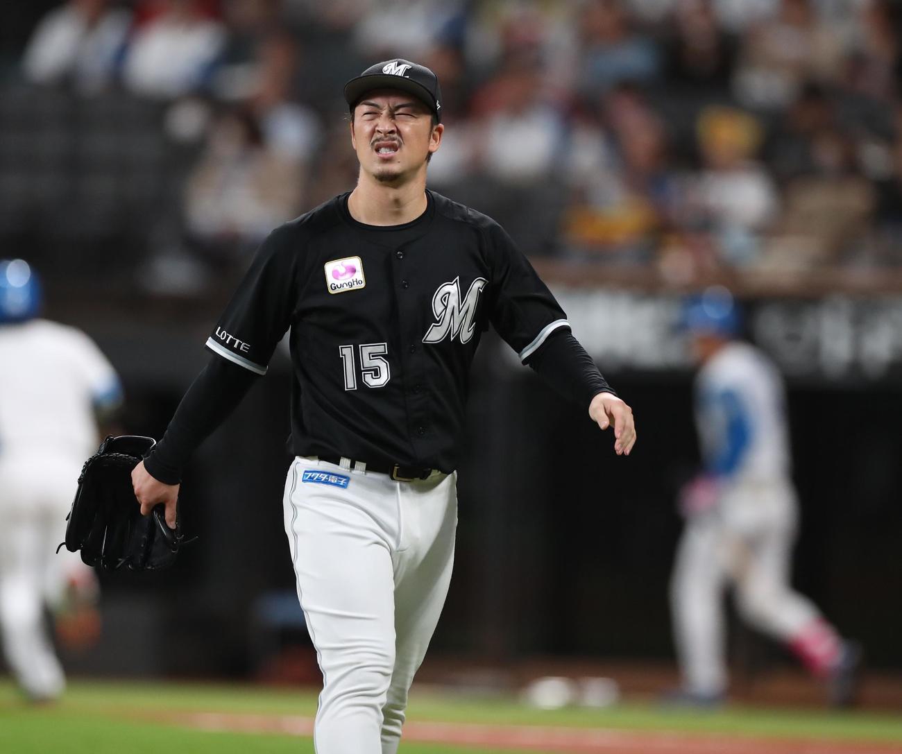 日本ハム対ロッテ　1回裏、先制点を許し渋い表情の美馬（撮影・黒川智章）