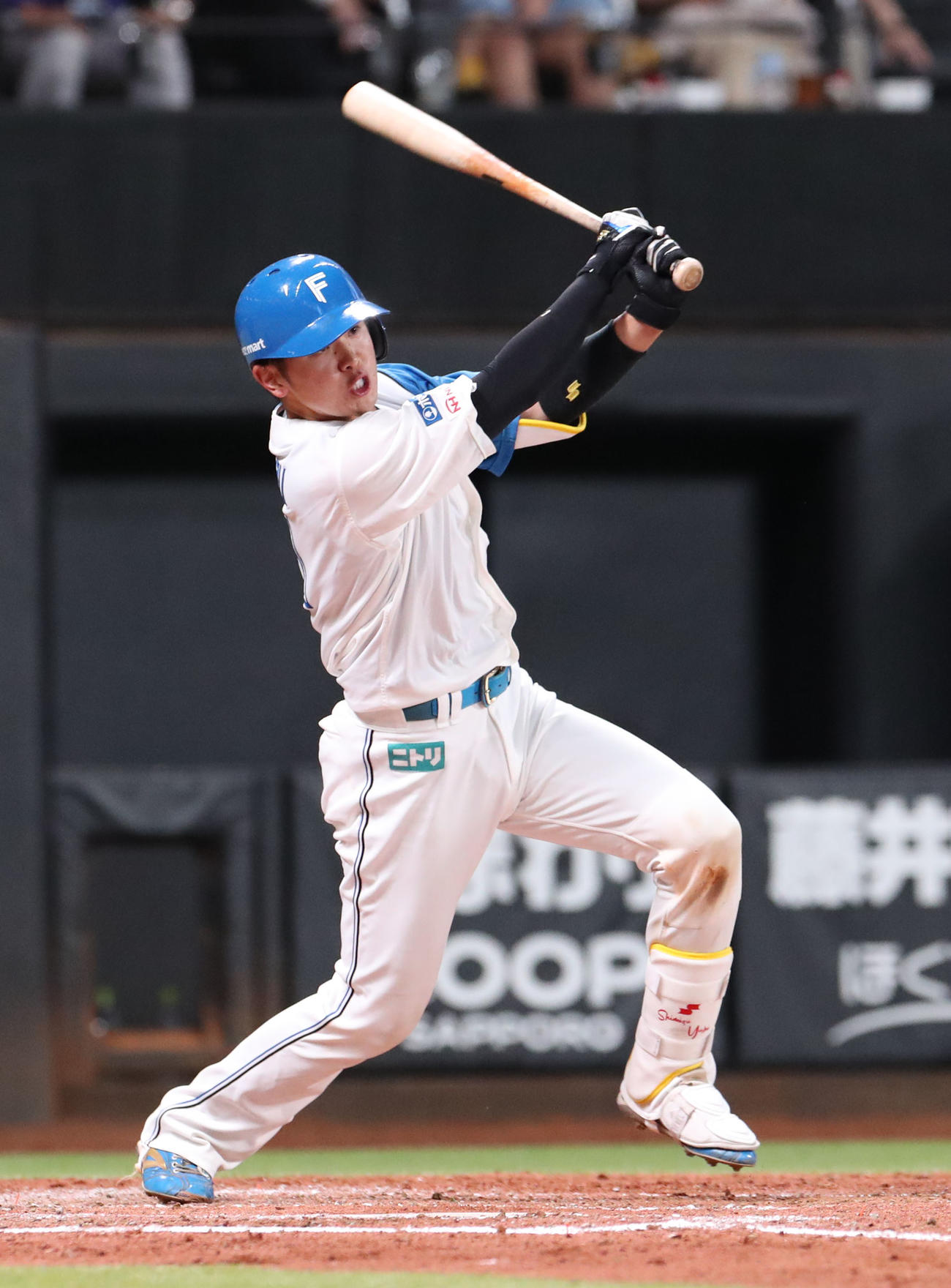 日本ハム対ロッテ　4回裏日本ハム2死一、三塁、清水は右前適時打を放つ（撮影・佐藤翔太）