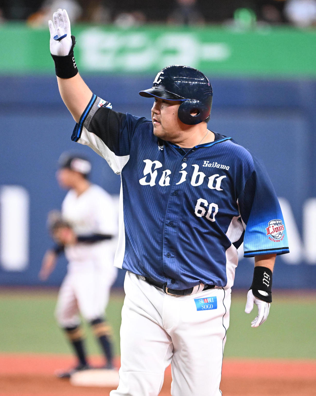 オリックス対西武　9回表西武1死一、三塁、左前適時打を放った代打中村（撮影・和賀正仁）