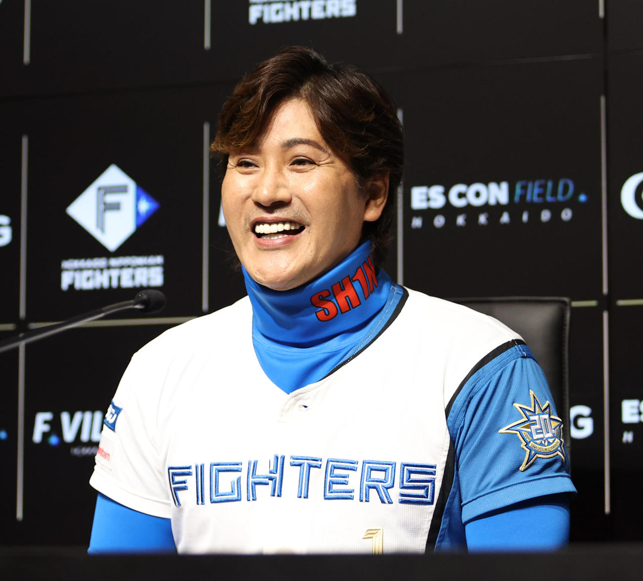 日本ハム対ロッテ　試合前、続投を表明し笑顔で会見に臨む日本ハム新庄監督（撮影・佐藤翔太）