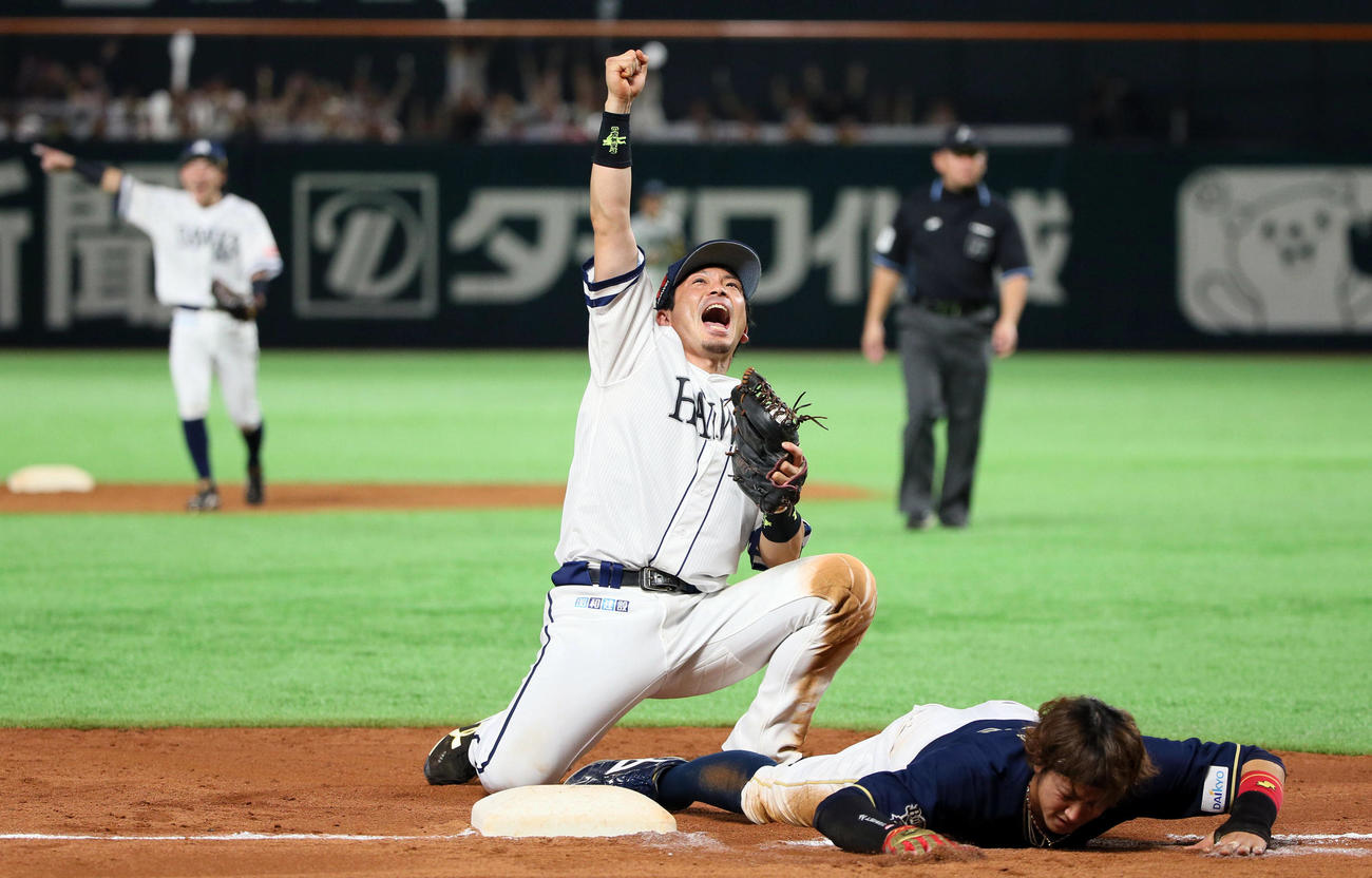 2018年9月、タッチアウトに喜ぶ松田宣浩