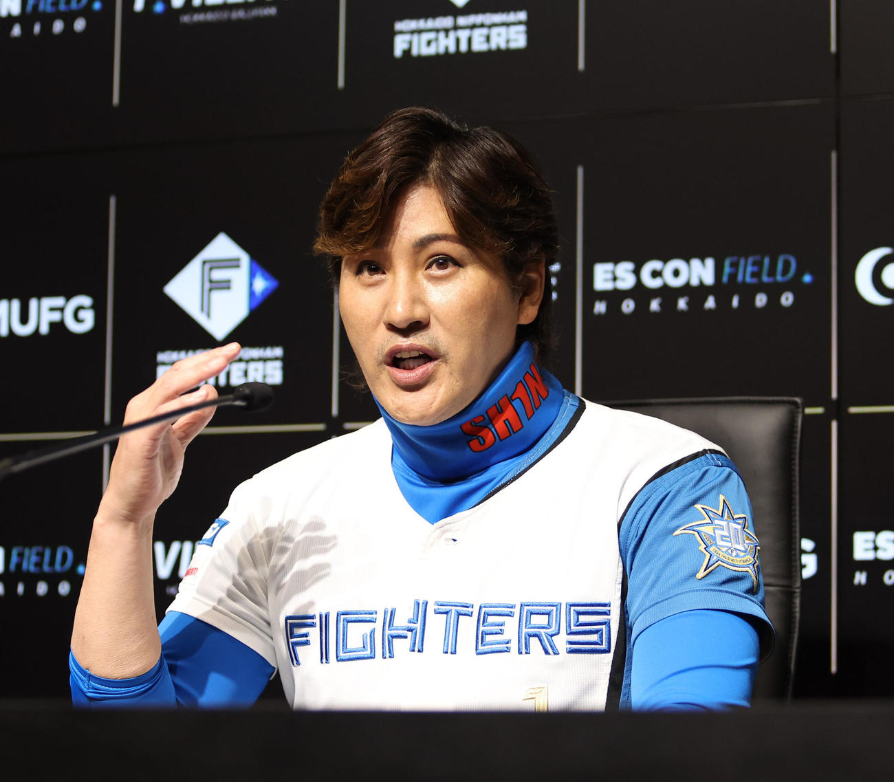 日本ハム対ロッテ　試合前、続投を表明し会見に臨む日本ハム新庄監督（撮影・佐藤翔太）
