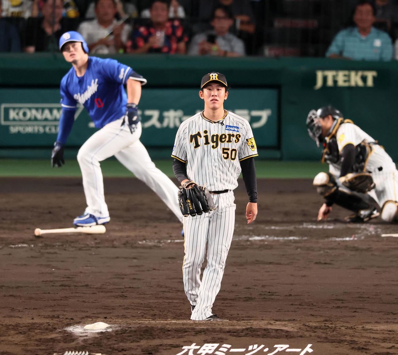 阪神対中日　5回表中日2死一塁、富田は細川に中越え2点本塁打を浴びる（撮影・加藤哉）