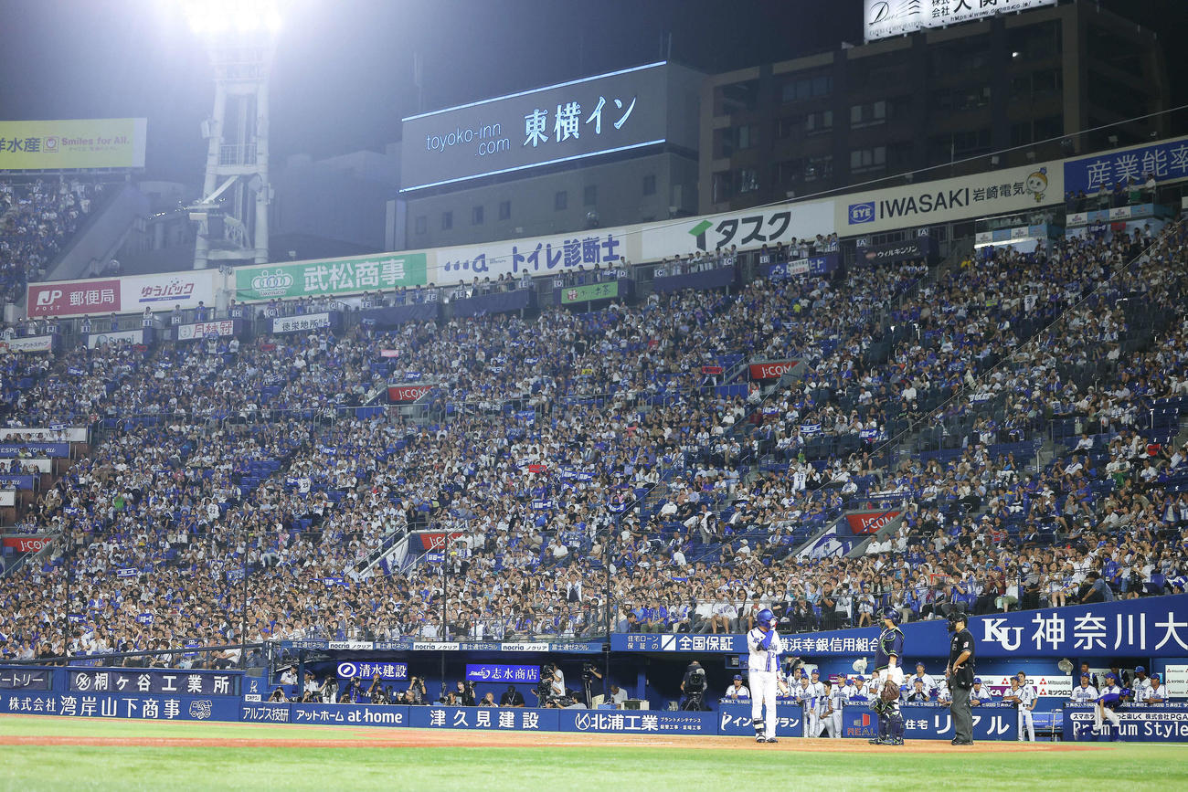 DeNA対ヤクルト　9回裏DeNA1死一塁、打席に入る藤田（撮影・河田真司）