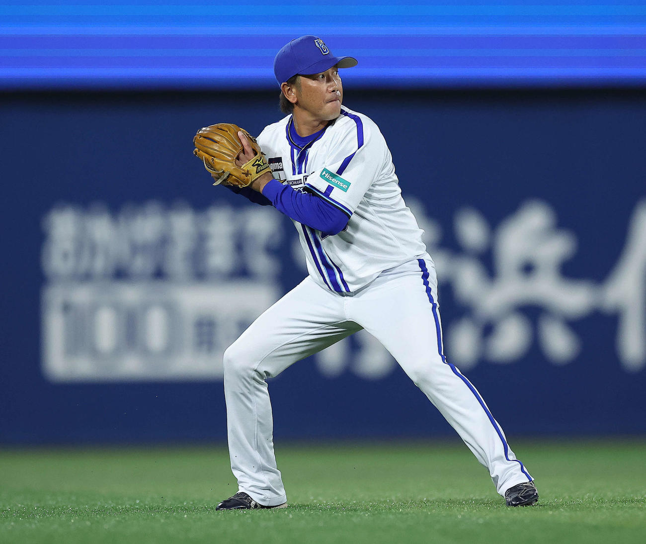 DeNA対ヤクルト　9回表ヤクルト1死一、三塁、遊撃手に入る藤田（撮影・河田真司）