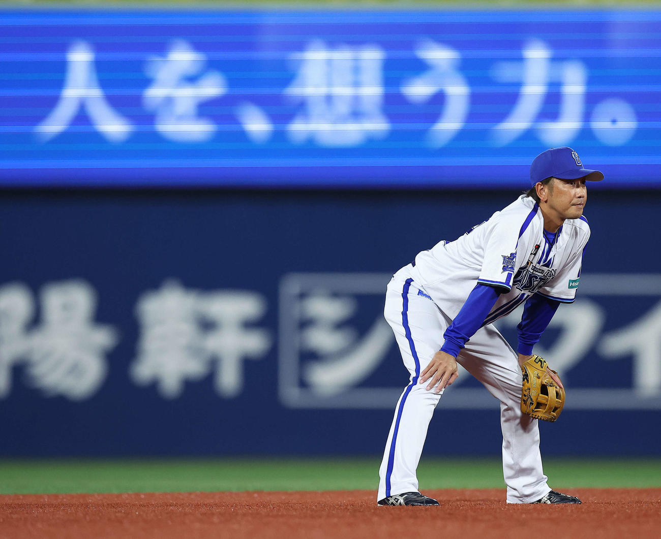 DeNA対ヤクルト　9回表ヤクルト1死一、三塁、遊撃手に入る藤田（撮影・河田真司）