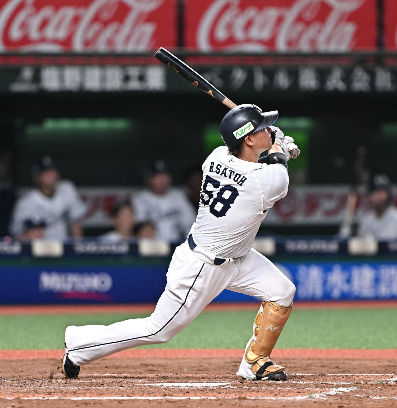 西武対楽天　8回裏西武2死二塁、佐藤龍は左翼に適時三塁打を放つ（撮影・滝沢徹郎）