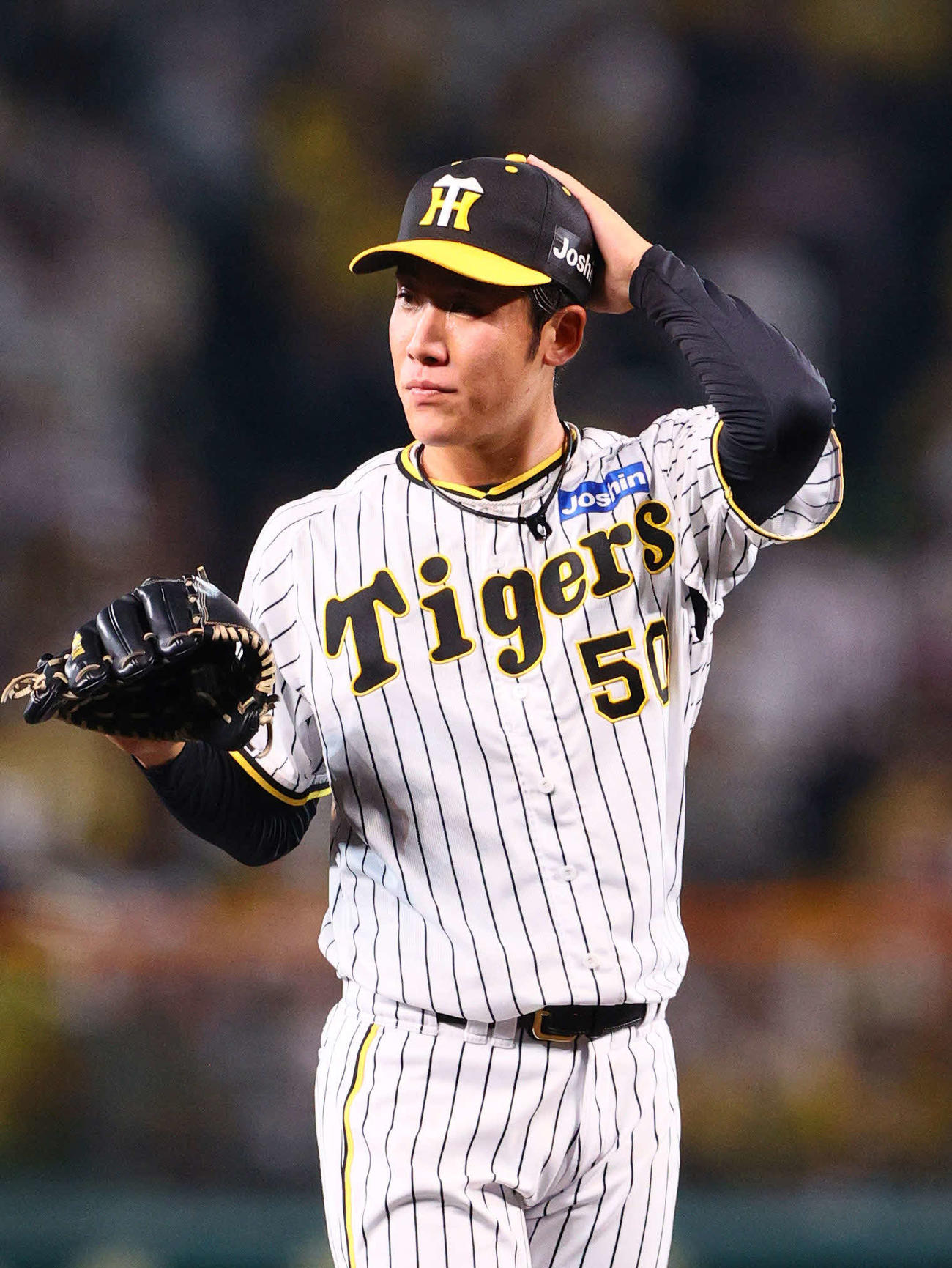 阪神対中日　1回表中日1死一塁、富田は細川に先制の左越え2点本塁打を被弾する（撮影・上山淳一）