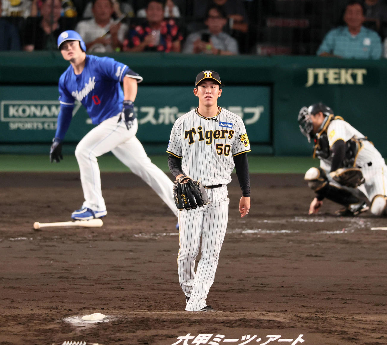 阪神対中日　5回表中日2死一塁、富田は細川に中越え2点本塁打を浴びる（撮影・加藤哉）