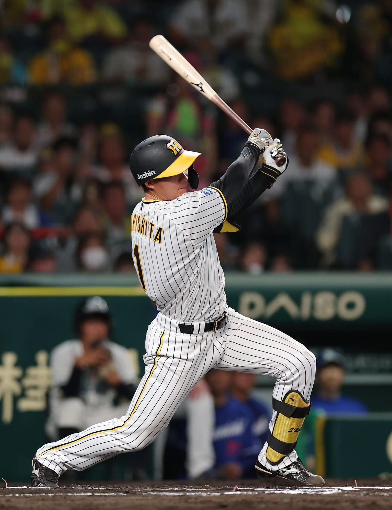 阪神対中日　6回裏阪神無死一塁、右前打を放つ森下（撮影・前田充）