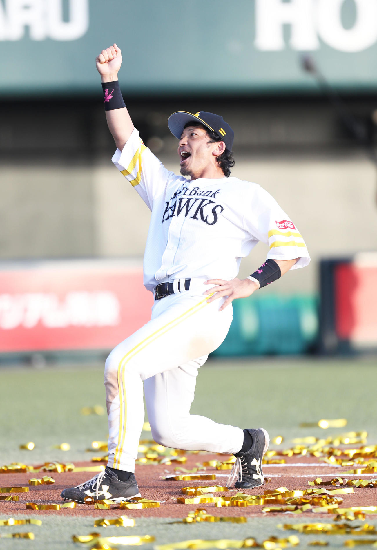 2022年10月、ソフトバンク退団セレモニーで熱男ポーズをする松田宣浩