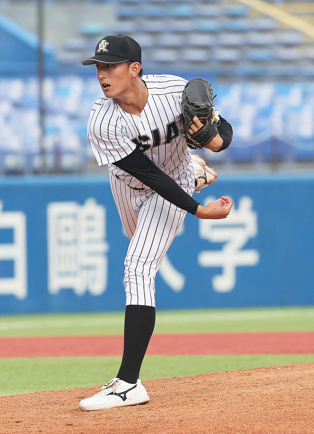 亜大対日大　亜大先発の斉藤（撮影・足立雅史）