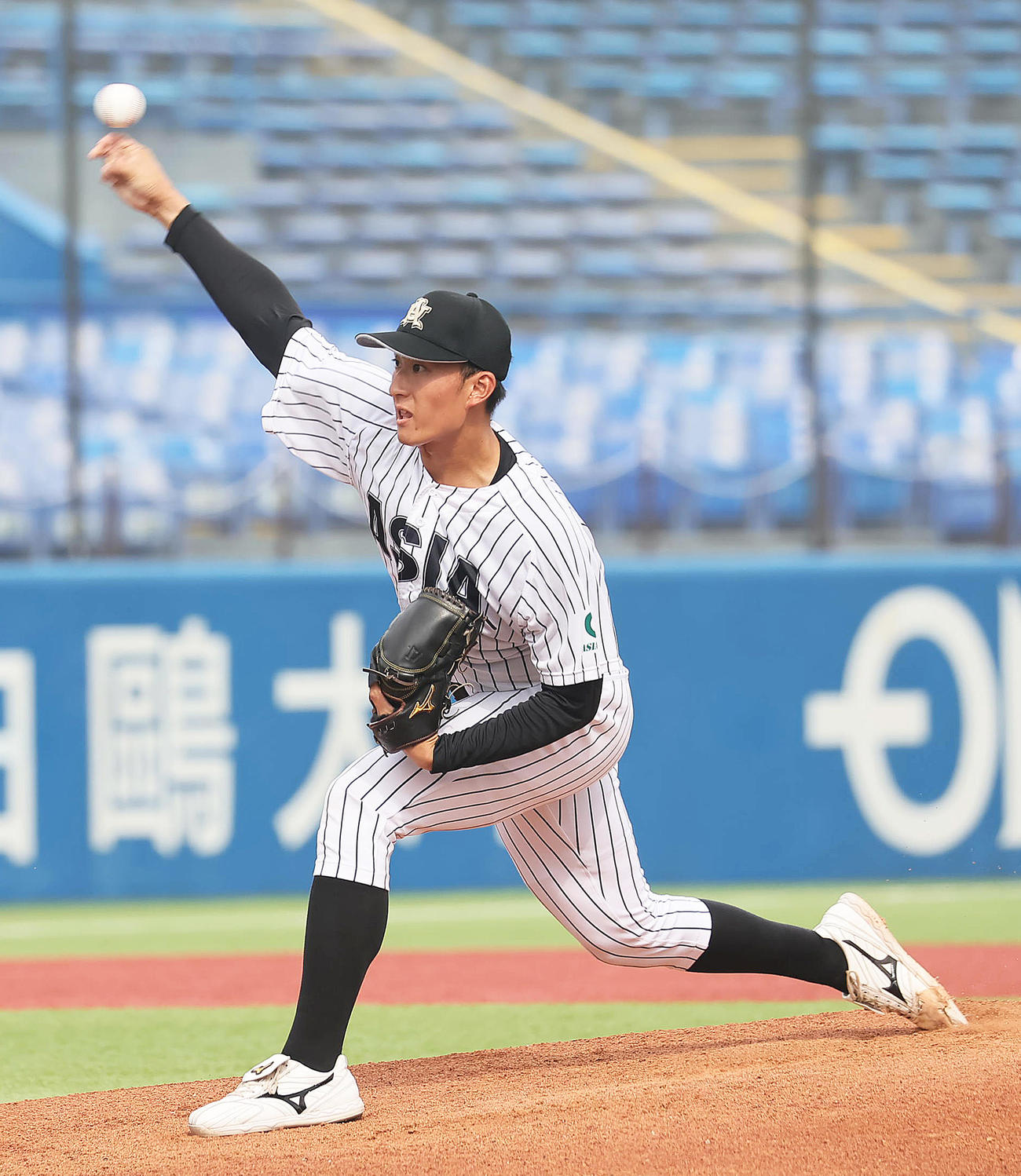 亜大対日大　亜大先発の斉藤（撮影・足立雅史）