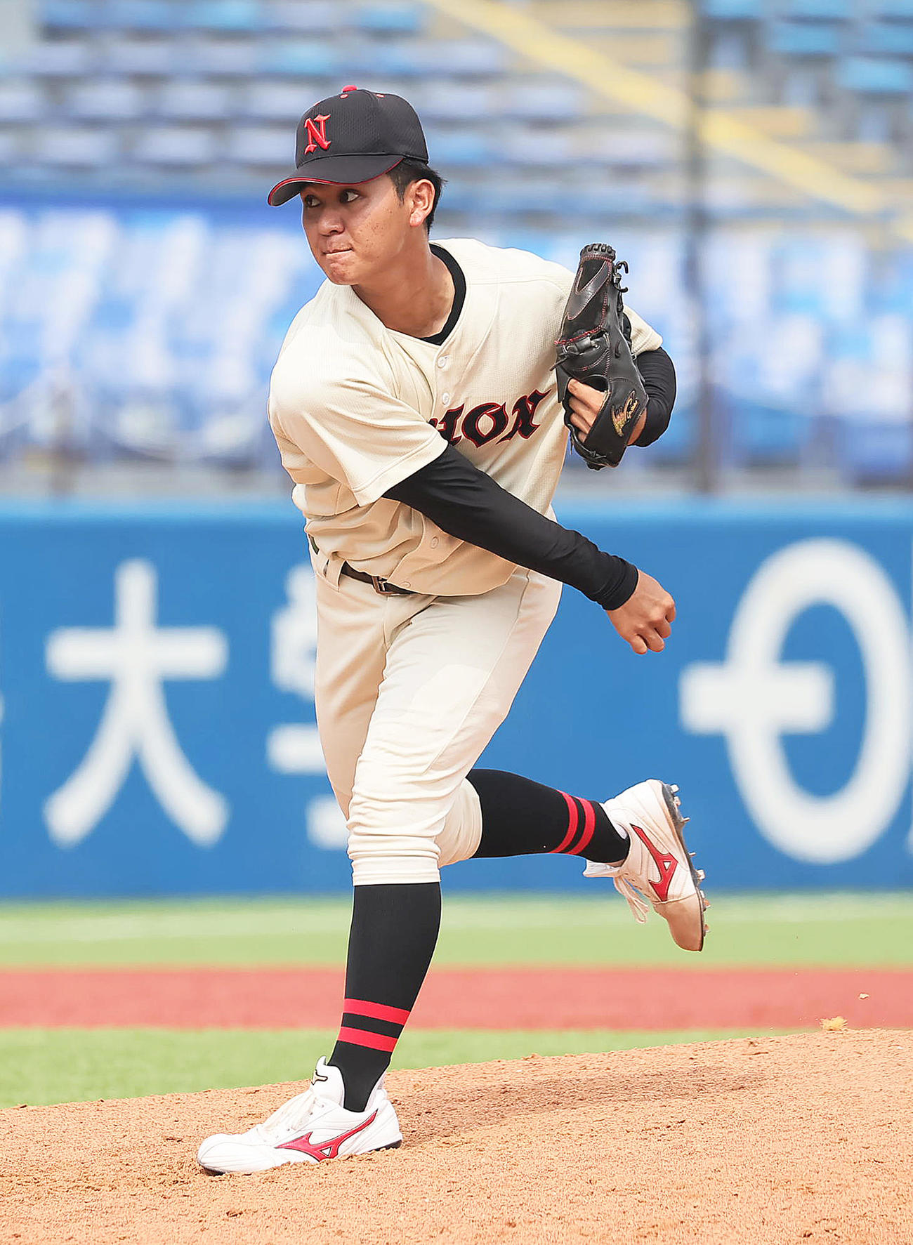 亜大対日大　日大2番手の柏崎（撮影・足立雅史）